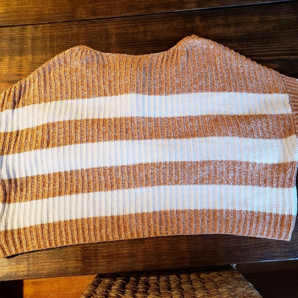 American Eagle Sweater - Picture 2 of 4